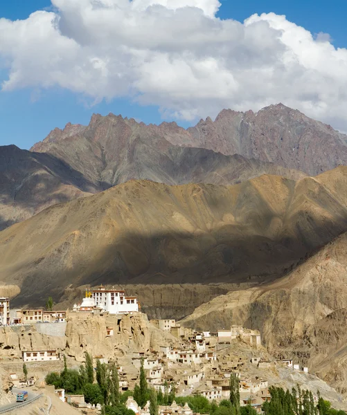 Lamayuru Manastırı panorama adlı Himalayalar — Stok fotoğraf