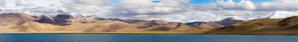 Tso Kar montanha lago salgado panorama — Fotografia de Stock