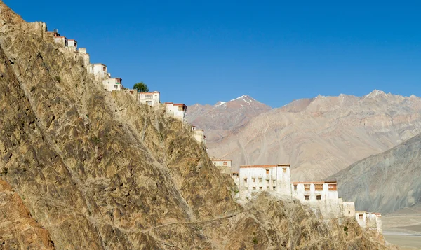 Panorama do mosteiro de Kursha no dia ensolarado (Zanskar ) — Fotografia de Stock