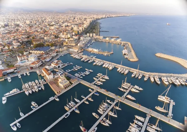 Letecký pohled na přístav Limassol, Kypr — Stock fotografie