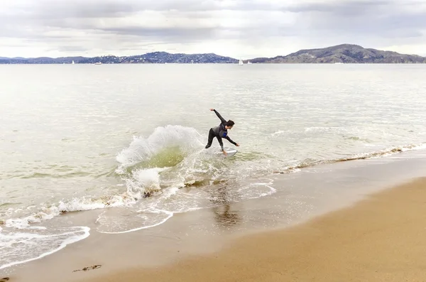 Skimboarding in San Francisco Bay, California — Stock Photo, Image