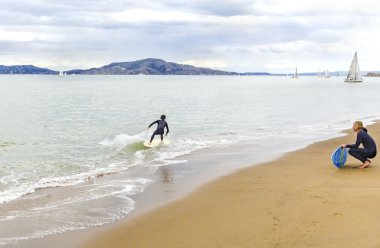 skimboarding içinde san francisco Körfezi, Kaliforniya