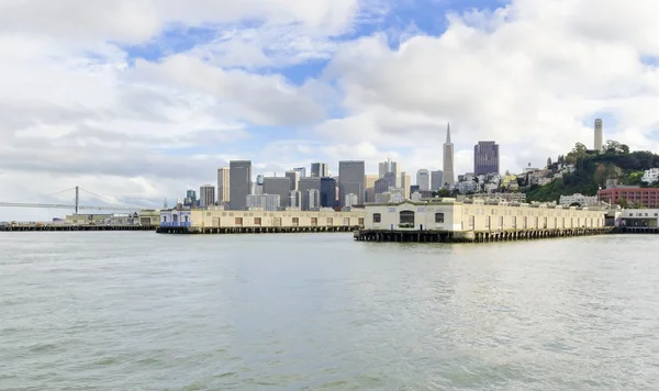 Сан-Франциско-Скайлайн — стоковое фото