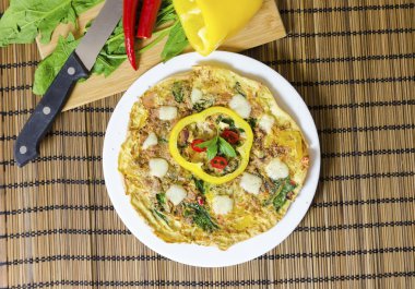 Ispanak biber ve karabiber omlet 