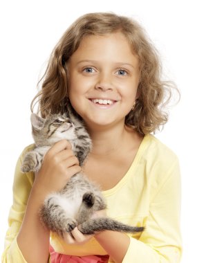 Stüdyo portre kız ve yavru kedi