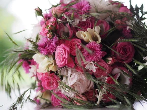 Nature morte con bouquet da sposa — Foto Stock