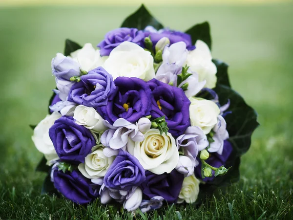 Naturaleza muerta con ramo de boda —  Fotos de Stock