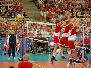 Üçlü blok voleybol ..