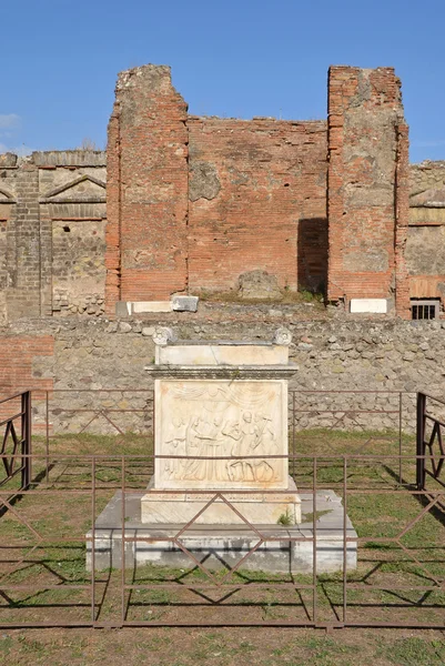 Altaar in de tempel van Vespasianus, pompeii — Stockfoto