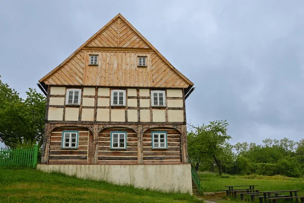 Kourim - 24 mei: Traditioneel dorpshuis uit de 18e eeuw — Stockfoto