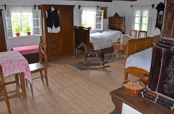 KOURIM - 24 DE MAYO: Interior de la casa de pueblo del siglo XVIII — Foto de Stock