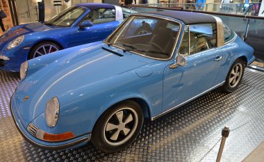 Prag - 14 Nisan: Porsche 911 Targa F Serisi (1973)