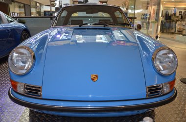 Prag - 14 Nisan: Porsche 911 Targa F Serisi (1973)