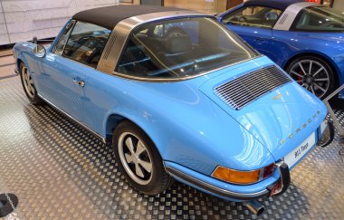 Prag - 14 Nisan: Porsche 911 Targa F Serisi (1973)