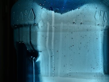 Bir su şişesi yakın çekim