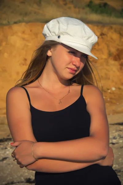 Blonde in een cap — Stockfoto