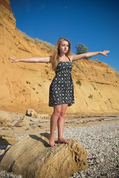 Loira na praia — Fotografia de Stock