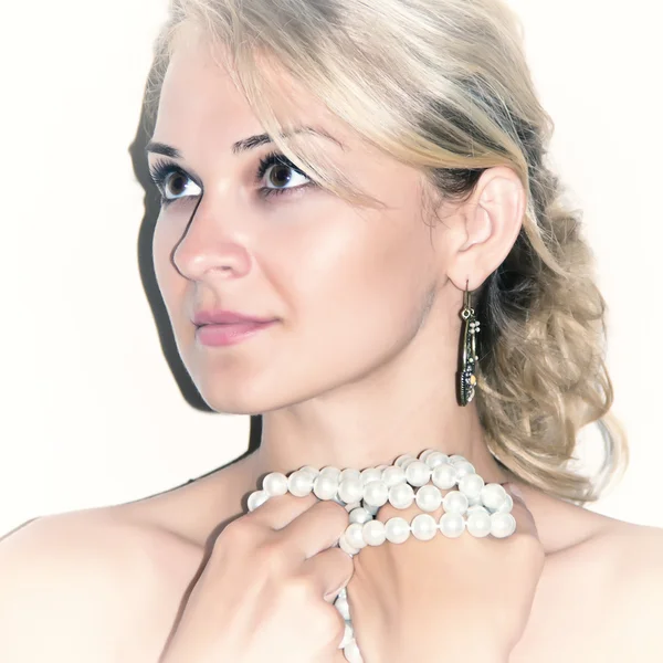 Portret van een meisje met sieraden — Stockfoto