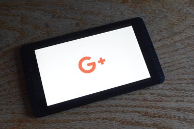 Akıllı telefon ekranında Google uygulamasının görüntüsü 