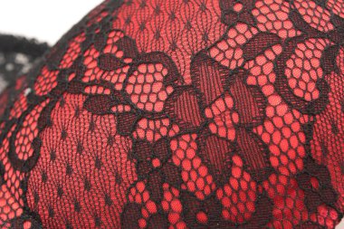 güzel kırmızı-siyah dantelli sutyen beyaz arka planda