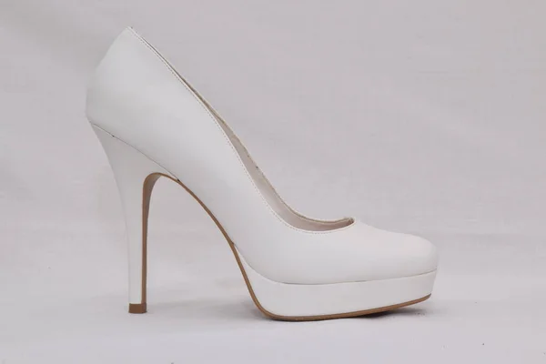 Sapatos Femininos Elegantes Salto Alto Branco Isolados Fundo Branco — Fotografia de Stock