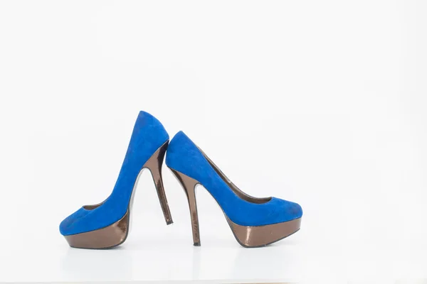 Élégant Bleu Talon Haut Chaussures Féminines Isolées Sur Fond Blanc — Photo