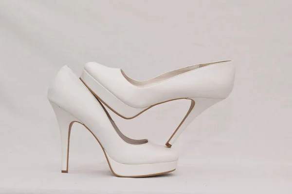 Sapatos Femininos Elegantes Salto Alto Branco Isolados Fundo Branco — Fotografia de Stock