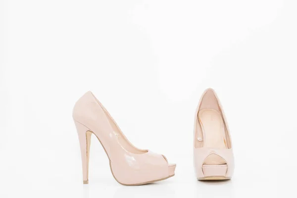 Elegantes Zapatos Femeninos Tacón Alto Brillantes Aislados Sobre Fondo Blanco — Foto de Stock