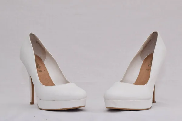 Sapatos Femininos Elegantes Salto Alto Branco Isolados Fundo Branco — Fotografia de Stock