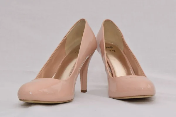 Стильне Бежеве Жіноче Взуття Високому Каблуці Ізольоване Білому Тлі — стокове фото
