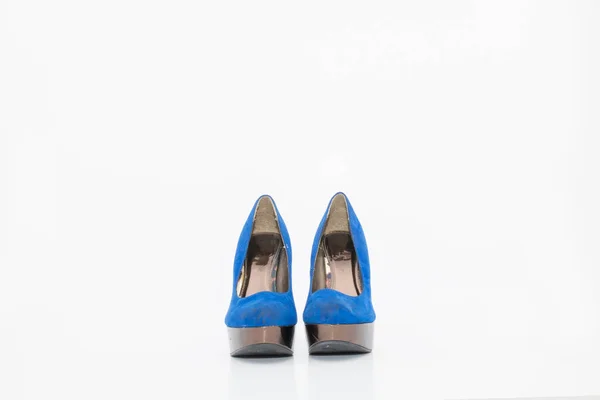 Stijlvolle Blauwe Hoge Hak Vrouwelijke Schoenen Geïsoleerd Witte Achtergrond — Stockfoto