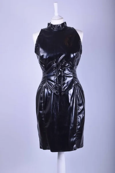 Женское Платье Манекене Фоне Студии — стоковое фото