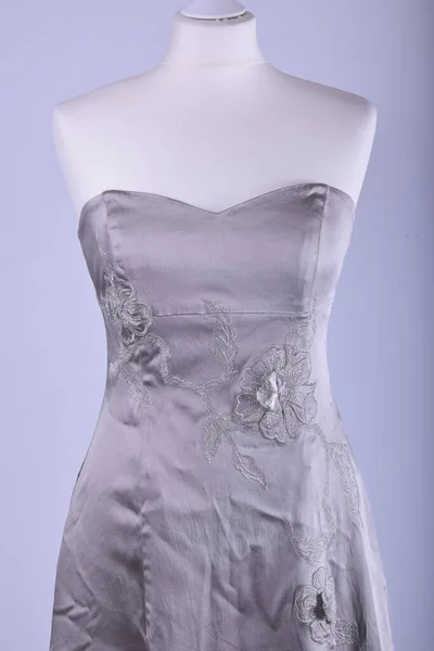 Женское Платье Манекене Фоне Студии — стоковое фото