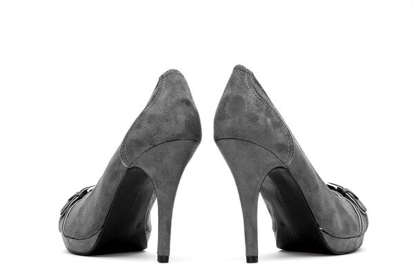 Серые высокие каблуки
