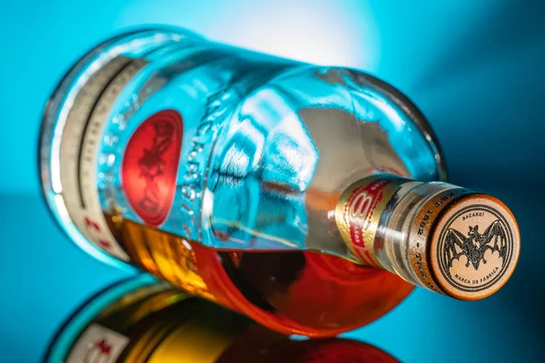 Bacardi Reserva 8 Jahre altes Rum.Selektiver Fokus. Großbritannien, Bedford, 7. November 2020 — Stockfoto