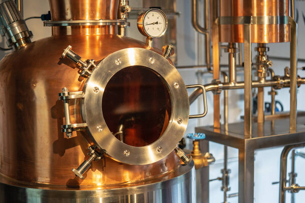 Медный вакуум еще для дистилляции выполняется под пониженным давлением для производства джина