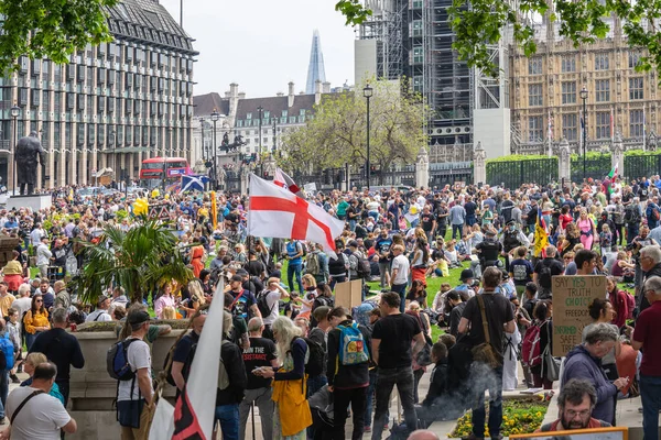Göstericiler, koronavirüsün ortasında bir anti-kilitleme ve aşı protestosuna katıldılar. Londra, İngiltere, 29 Mayıs 2021