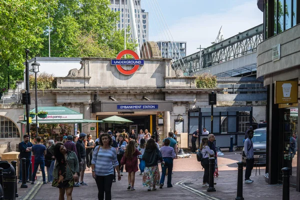 Embankment - лондонська підземна станція в місті Вестмінстер.UK, Лондон, 29 травня 2021. — стокове фото