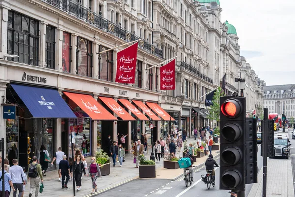 Hamley, İngiliz çok uluslu oyuncak perakendecisi. Sahibi de Reliance Retail firması. İngiltere, Londra, 29 Mayıs 2021