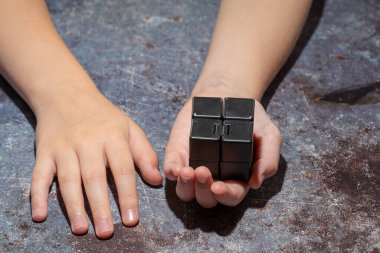 Çocuklar ve Yetişkinler için Sonsuzluk Fidget Küpü Stres ve Endişe Yardım Serin El Mini Öldürme Zamanı