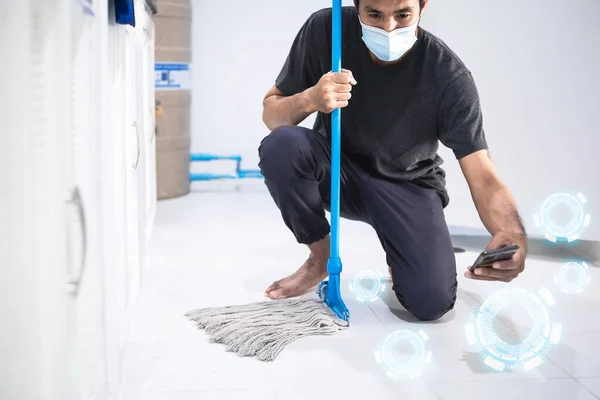 Asiático Homem Inspeção Pessoal Limpeza Cozinha Banheiro Embaçado Fundo Metáfora — Fotografia de Stock