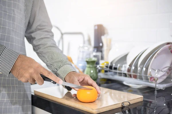 Blurred Hombre Asiático Cocina Cocina Del Hogar Manos Cortar Verduras — Foto de Stock