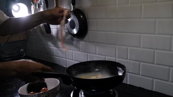 Élelmiszer Forrásban Forró Vízben Forraljuk Tészta Hús Mielőtt Szolgálni Boldog — Stock videók