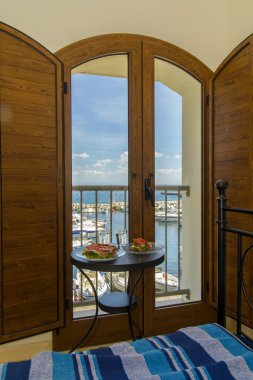 Marina Manzaralı Kahvaltı