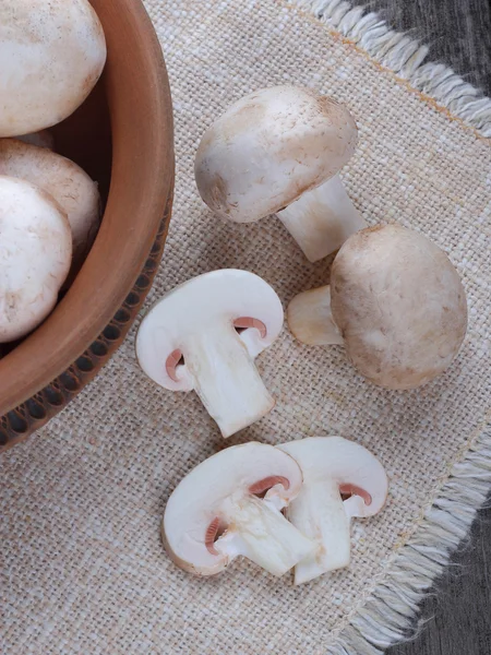 Champignons in a ceramic plate on old wood table — Stock Photo, Image