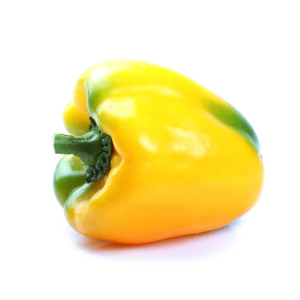 Gele groene paprika geïsoleerd op wit — Stockfoto