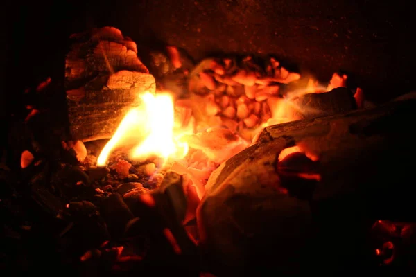 Bokeh Flou Combustion Charbon Bois Dans Obscurité — Photo
