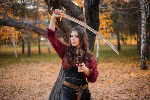 Femme Séduisante Dans Corset Pantalon Serré Avec Sabre Pistolet Dans — Photo