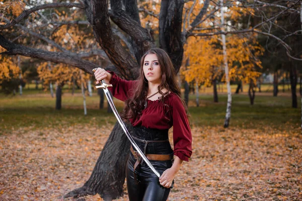 Young Woman Holds Saber While Standing Backdrop Gloomy Dark Autumn — Stockfoto