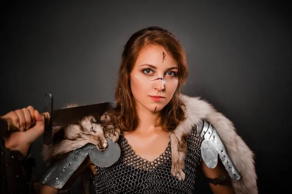 Medieval Woman Warrior Chain Mail Armor Polar Fox Fur Her — Stock Photo, Image